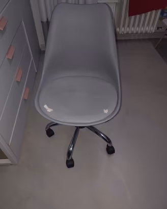 Due sedie ufficio girevoli con rotelle