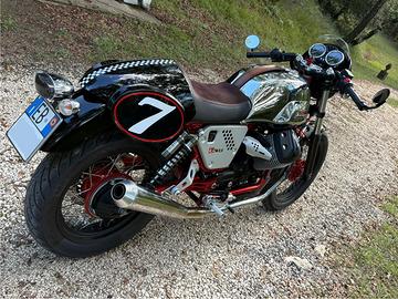 Moto Guzzi V7 Racer
