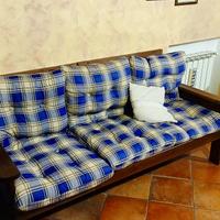 Divano pregiato 3 posti più due poltrone abinate