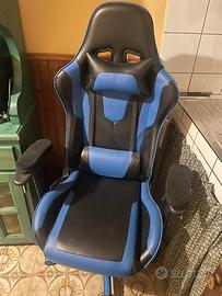 Sedia gaming con doppio cuscino nera e blu