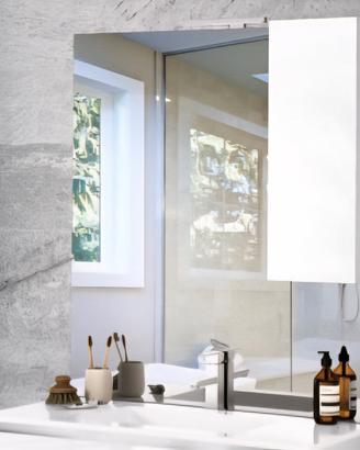 specchio bagno e mobiletto superiore 