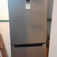 Frigorifero con congelatore  indesit