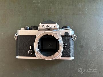 Nikon FE cromata N.3266676 per riparazioni