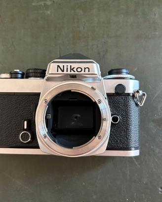 Nikon FE cromata N.3266676 per riparazioni