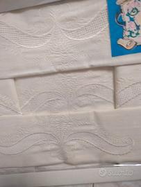 lenzuolo matrimoniale  ricamato con federe 