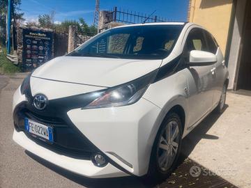 Toyota Aygo 1.0 VVT-i 69 CV automatica tetto aprib