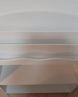 Libreria bianca per bambini