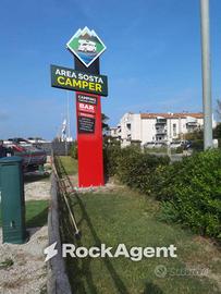 Attività / Licenza di 5400 m² a Fano