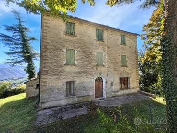 DOVADOLA - CASA INDIPENDENTE CON TERRENO AGRICOLO