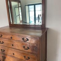 Cassettiera antica in legno massello con specchio