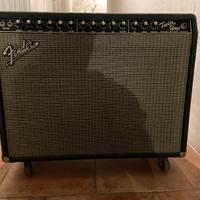 Fender Twin Amp del 2000 rivalvolato di recente