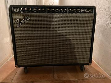 Fender Twin Amp del 2000 rivalvolato di recente