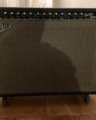 Fender Twin Amp del 2000 rivalvolato di recente