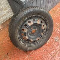 ruota completa copertone Goodyear 185/60 r15