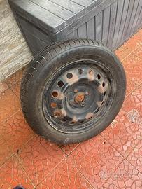 ruota completa copertone Goodyear 185/60 r15
