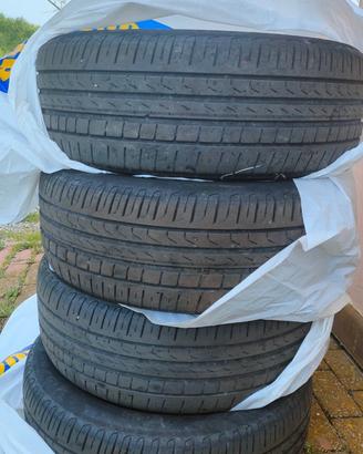 4  pneumatici  Pirelli Cinturato P7 215/55/17 94V