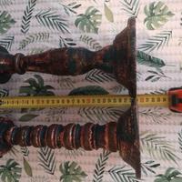 Candelabri in legno decorato