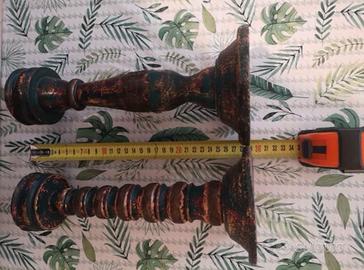 Candelabri in legno decorato