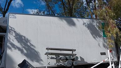 Cassone dotato di sponda idraulica