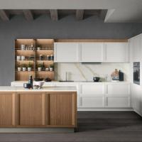 CUCINA LINEARE  CON COLONNE ATREZZATE CON ISOLA
