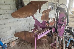 aratro con spostamento idraulico