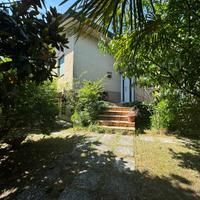 Villa singola con ampio giardino