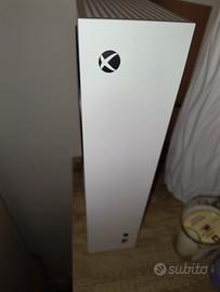 Xbox serie s +2 joystick  e base ricarica 