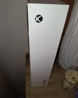 Xbox serie s +2 joystick  e base ricarica 