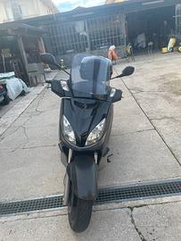 Yamaha X-Max 250