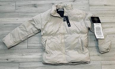 Giubbotto beige in nylon con badge Stone Island