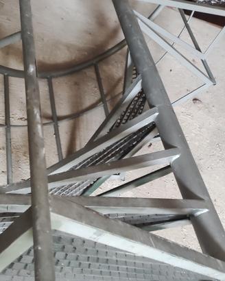 scala a chiocciola di ferro