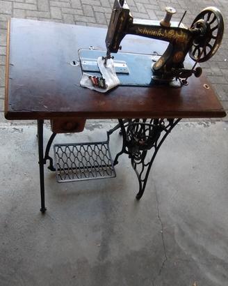 Macchina da cucire SINGER vintage