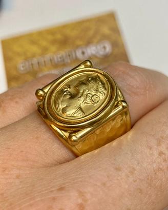 Anello oro giallo con testa di donna