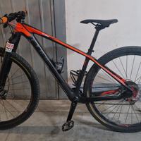 bici mtb carbonio cube