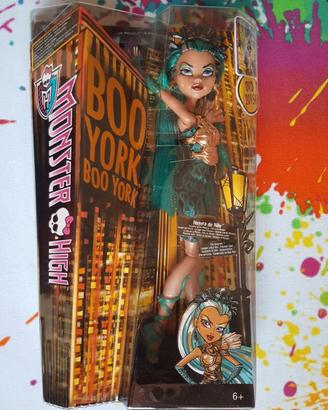 MONSTER HIGH NEFERA
