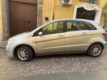 MERCEDES B 180
