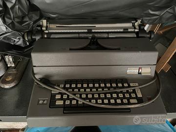Macchina da scrivere elettrica Olivetti Ivrea