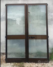 Porta d'entrata, inferiata e finestre