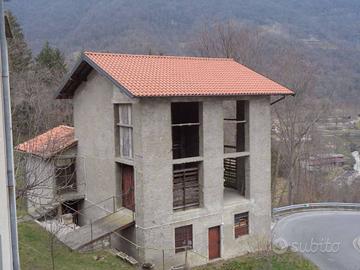 Rustico / Casale di 223 m² con 4 locali a Sant'Omo