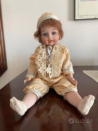 Bambola di porcellana da collezione