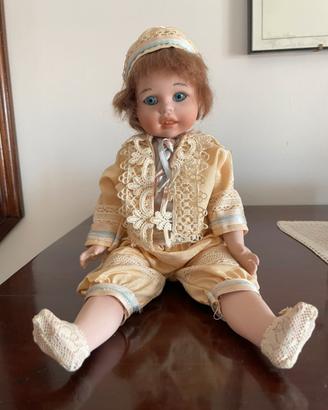 Bambola di porcellana da collezione