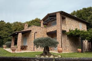 Casale con annesso bosco immenso