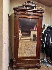 Armadio in legno massiccio