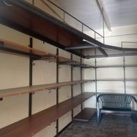 Scaffalatura e bancone
