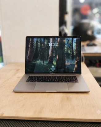 MacBook Pro 15" A1990 (del 2019) -GARANZIA NEGOZIO