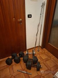 Bilanveri e manubri piu pesi vari.