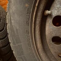 Gomme  cerchi e valvole Toyota  Yaris 2019