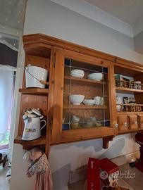 Credenza in legno chiaro