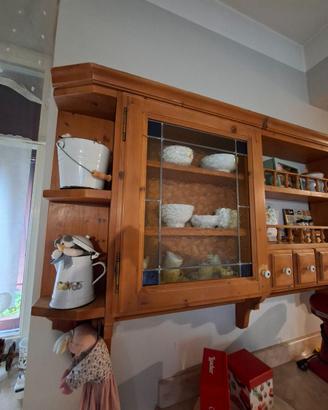 Credenza in legno chiaro
