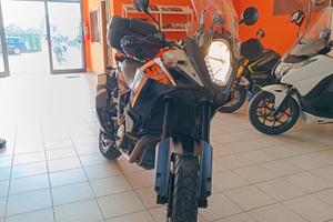 Ktm 1050 Adventure con bauletto GIVI